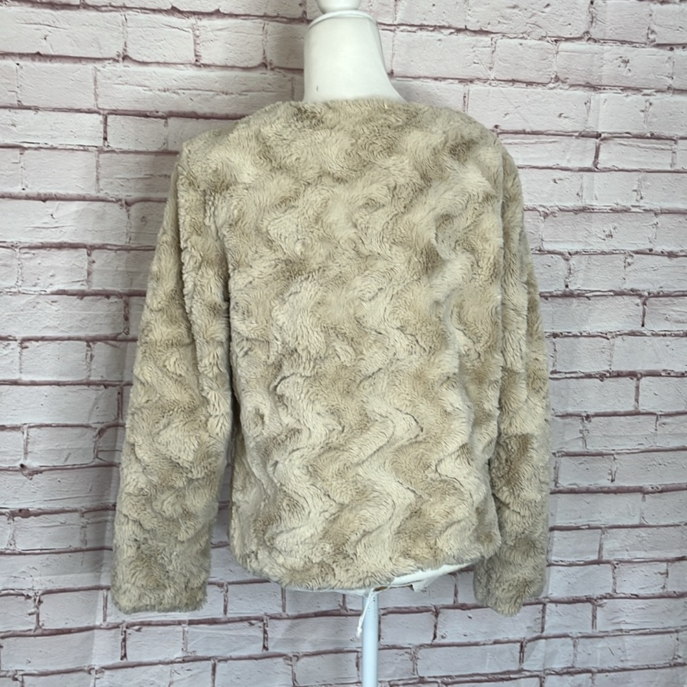 Vero Moda Curl Faux Fur Short Jacket Size Large Like New - Picture 7 of 9